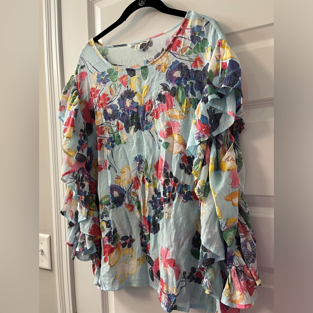 Zac & Rachel Woman floral ruffle top scoop neck blue plus